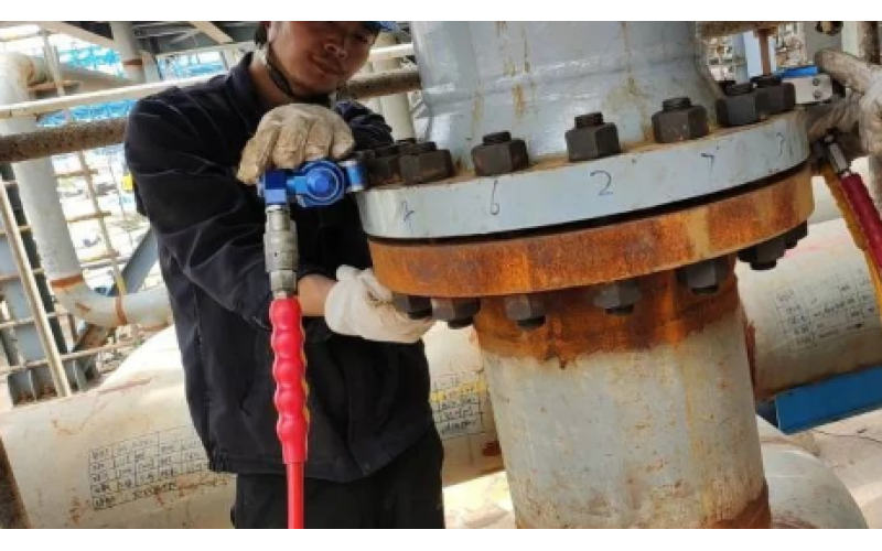 冶金余热回收设备螺栓安装预紧选用KWZK环球体育在线注册,环球体育（中国）液压力矩扳手