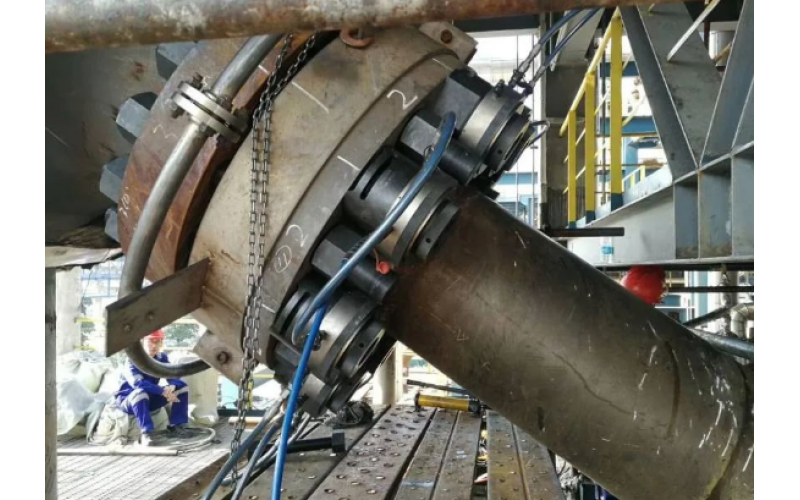 化肥氨合成塔顶盖螺栓预紧客户选用环球体育在线注册,环球体育（中国）KWZK液压螺栓拉伸器